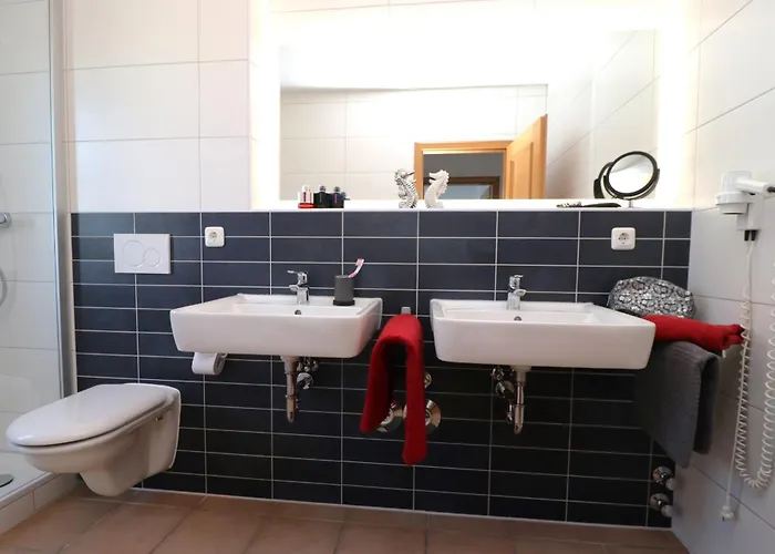 Oewern Diek App 28 * Вустров